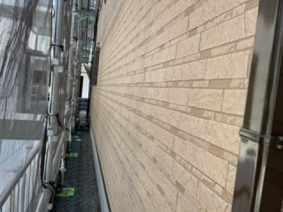 加古川市 外壁クリヤーコーティング・1階部分は三分艶のつや消しタイプのクリヤー塗装